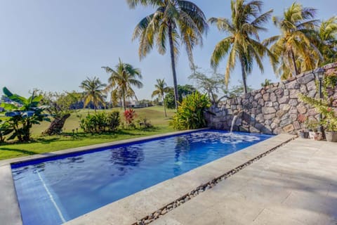 Garden, View (from property/room), Swimming pool, Swimming pool