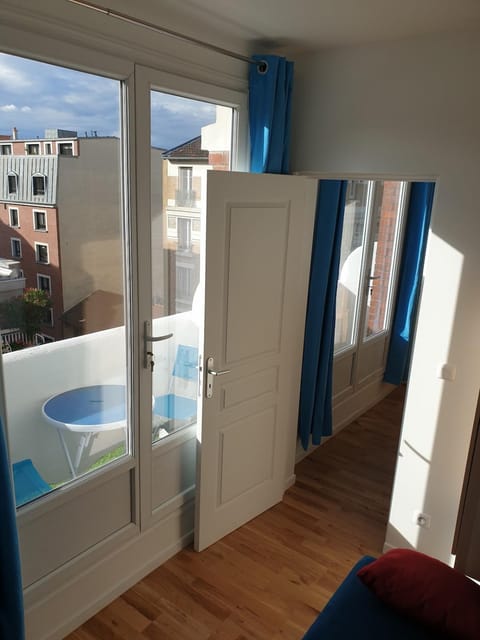 Appartement Proche Paris avec Balcons Apartment in Clichy