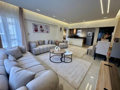 TV and multimedia, Kitchen or kitchenette, Living room, Seating area, minibar