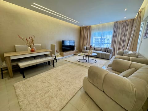 Communal lounge/ TV room, TV and multimedia, Living room, Seating area, Evening entertainment