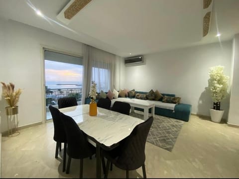 Seaview apartment in prime location Apartment in Agadir