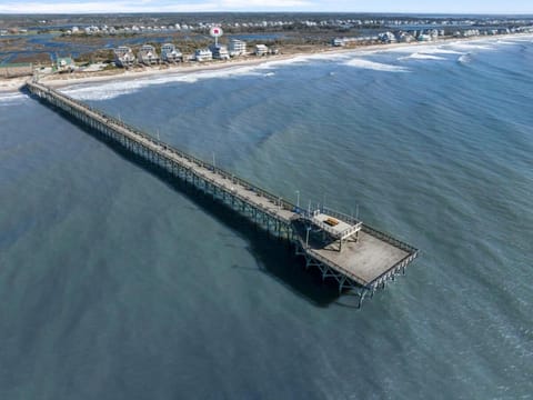 Newly updated, Hot tub, Elevator, Great Ocean view Maison in North Topsail Beach