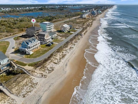 Newly updated, Hot tub, Elevator, Great Ocean view Maison in North Topsail Beach