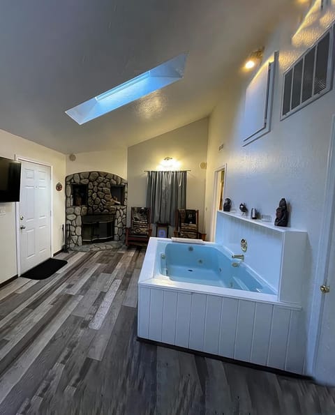 Hot Tub, Hot Tub