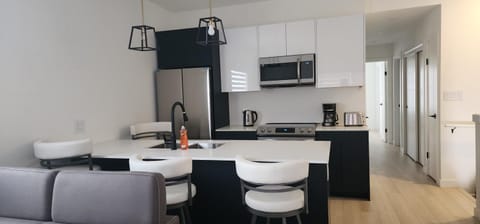 3Bedrooms Apartment Near YWG Airport Apartment in Winnipeg