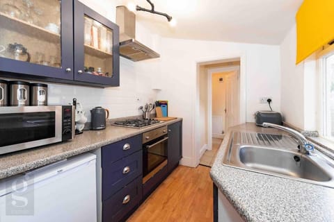 Cosy-Central-Period-Home-Sleeps 4-Free Parking Casa in Hereford