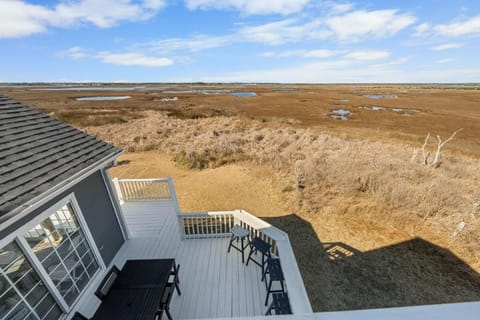 Sunshine on the Sound with Hot tub House in North Topsail Beach