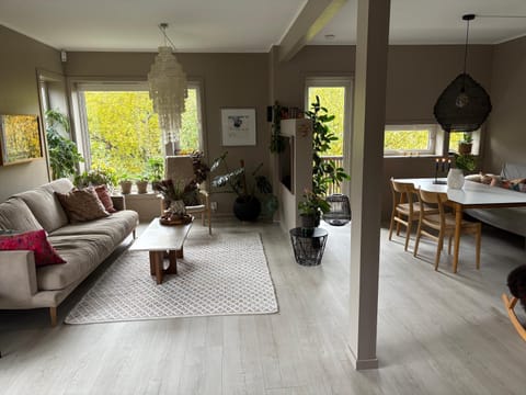 Living room, Seating area, Dining area, Garden view