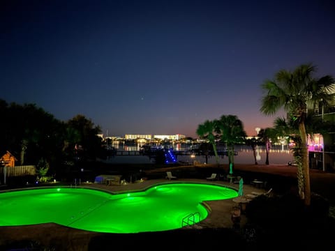 Night, Pool view