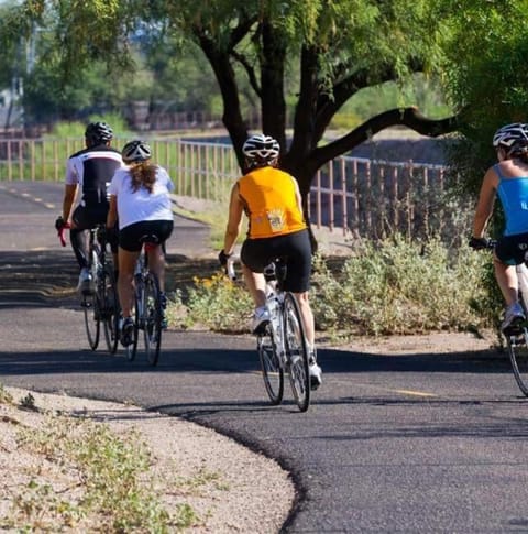 Peaceful townhouse near downtown, hiking & biking House in South Tucson