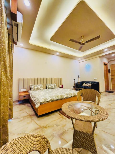 Luxevibes studio Vacation rental in Noida