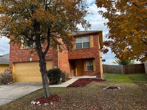 Lakeview Home in Grand Prairie House in Grand Prairie