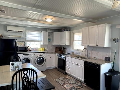 Kitchen or kitchenette, Dining area, dishwasher, oven, stove, toaster, washing machine, dryer