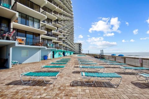 3 BR Oceanfront Pools Hot Tubs Apartment in Garden City