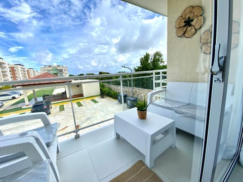 Patio, Day, View (from property/room), Balcony/Terrace, Living room, Dining area