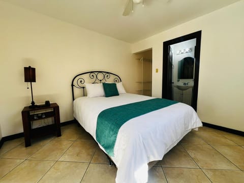 Brisas del Aeropuerto Bed and breakfast in Heredia