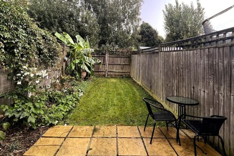 2 bedroom garden flat Apartamento in Isleworth