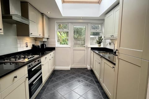 2 bedroom garden flat Apartamento in Isleworth