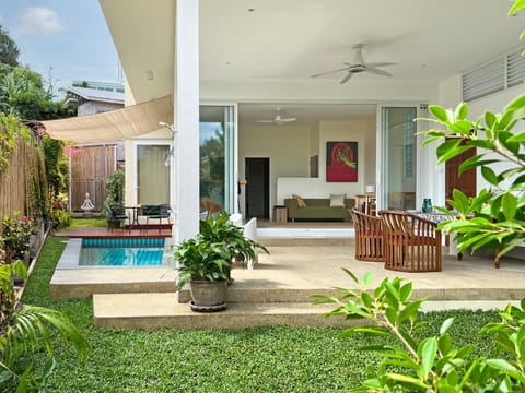 Patio, Garden, Balcony/Terrace, Living room, Seating area, Dining area, Garden view, Pool view, Swimming pool