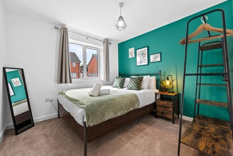 Woodscape Stays - Spacious 4 Bed Work Accommodation, Contractors & Professionals, Driveway Parking, Fast WIFI, Close to Birmingham City Centre Apartment in Birmingham