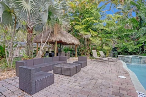 Tropical Oasis 2BR w Pool House in Fort Lauderdale