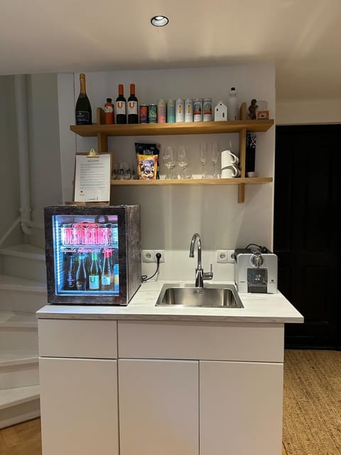 Coffee/tea facilities, Kitchen or kitchenette, minibar