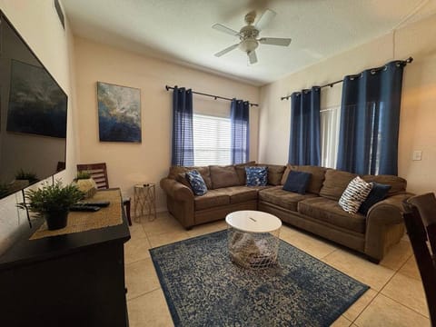 4 Bedroom 3 Bathroom Villas At SevenDwarfs 31-107 House in Kissimmee