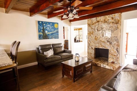 Living room, Seating area, fireplace