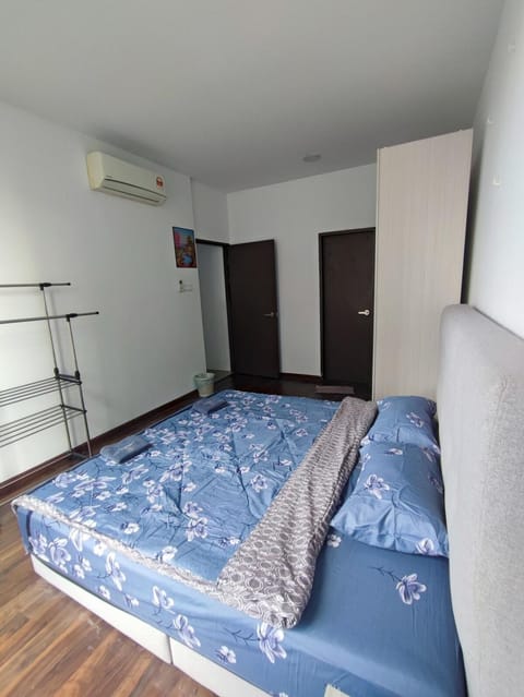 Bed, Photo of the whole room, Bedroom, air conditioner