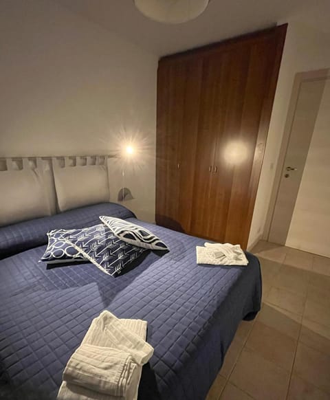 Bed, Bedroom, towels, wardrobe