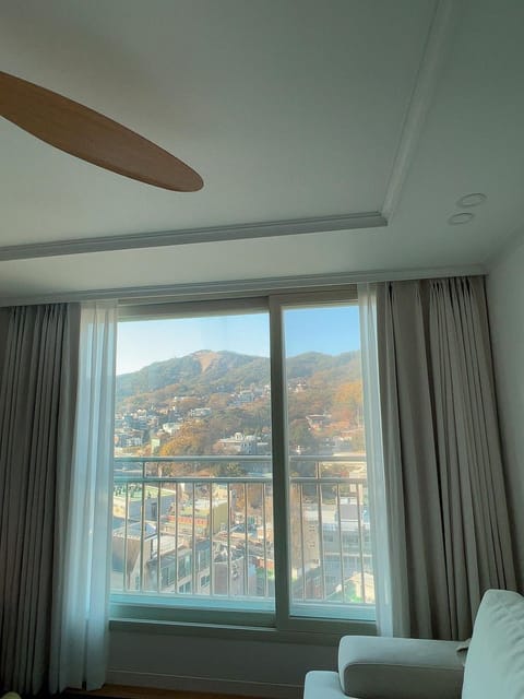 Landscape of Seoul, 2nd floor, exclusive usage Villa in Seoul