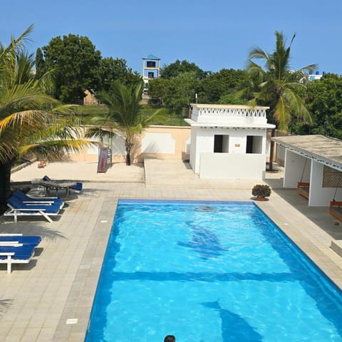 Property building, Day, Pool view, Swimming pool, sunbed