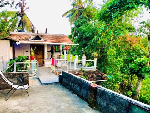 Property building, Day, Garden, View (from property/room), Balcony/Terrace, Garden view