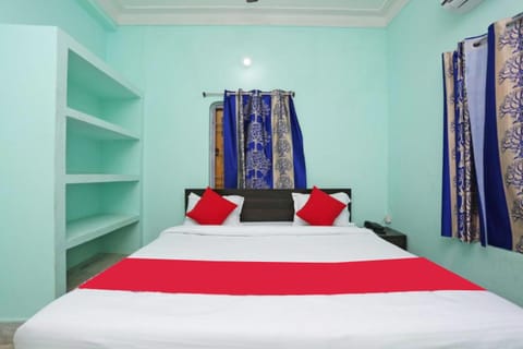 Bed, Photo of the whole room, Bedroom, air conditioner