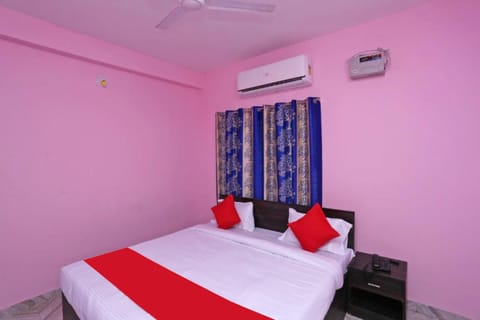 Bed, Photo of the whole room, Bedroom, air conditioner