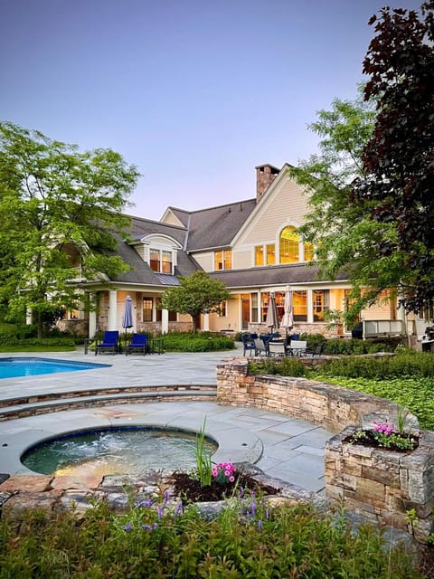 Magnificent Estate Nestled In Picturesque Stowe Villa in Morristown