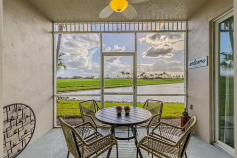 Rare New 2 bed 2 bath Golf View in Naples Apartamento in Lely Resort