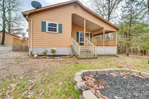 Lake Norfolk Access Cabin with Deck and Water View! House in Norfork Lake