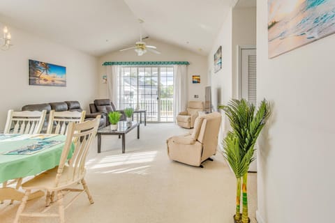 2 Mi to Barefoot Landing Condo with Pool Access Apartment in North Myrtle Beach