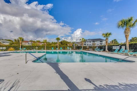 2 Mi to Barefoot Landing Condo with Pool Access Apartment in North Myrtle Beach