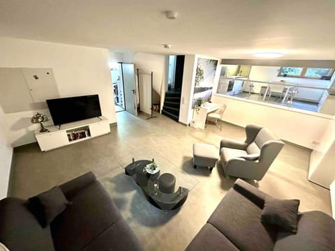 TV and multimedia, Kitchen or kitchenette, Living room, Seating area, Dining area, Evening entertainment