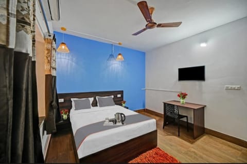 Bed, TV and multimedia, Photo of the whole room, Evening entertainment, Bedroom, air conditioner