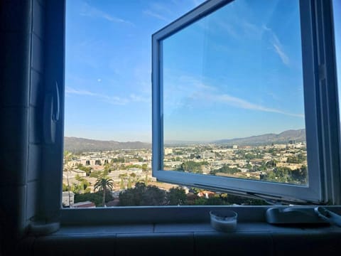 Your Perfect Combo Comfort and Stunning City Views Apartment in Glendale