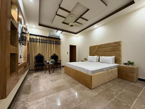 Deluxe Bedroom in Gulshan Apartment in Karachi