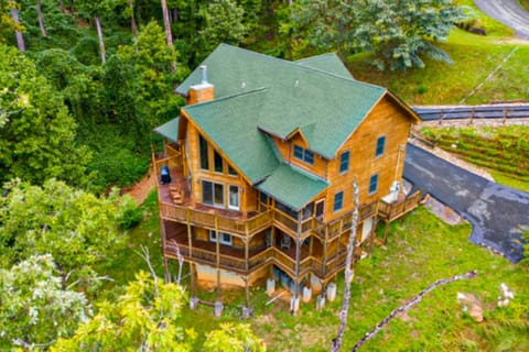 Smokey's Lodge House in Gatlinburg