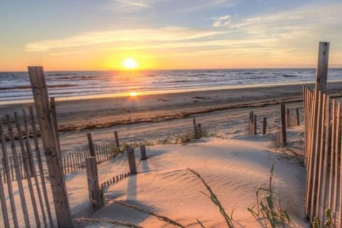 Sunburst Ocean View Condo at Nags Head Beach House in Kill Devil Hills