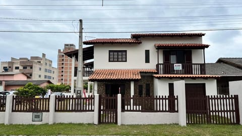 Amplo Sobrado 250 metros do mar House in Balneário Gaivota