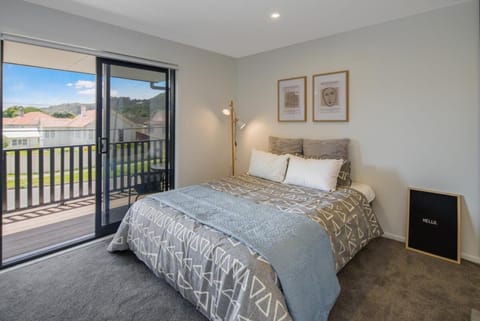 Heavenly Studio with a View House in Lower Hutt