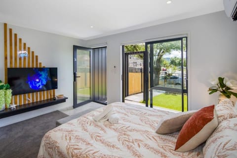 Your City Escape House in Lower Hutt