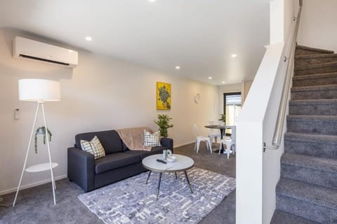 Ariki Artistry - 2BR Lower Hutt Sanctuary House in Lower Hutt